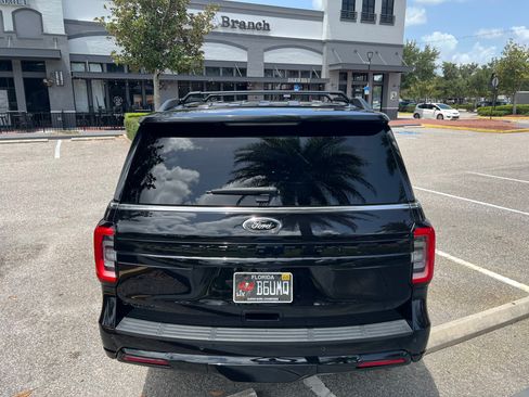 Used 2024 Ford Expedition Limited image 4