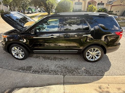 Used 2014 Ford Explorer XLT w/ Equipment Group 202A image 2