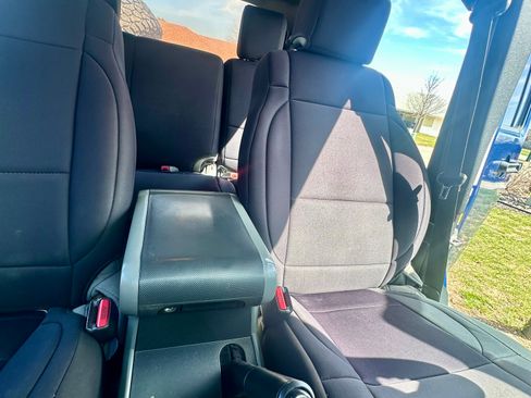 Used 2010 Jeep Wrangler Unlimited Sport image 21