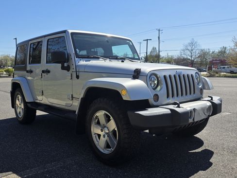 Used 2009 Jeep Wrangler Unlimited Sahara w/ Dual Top Group image 2