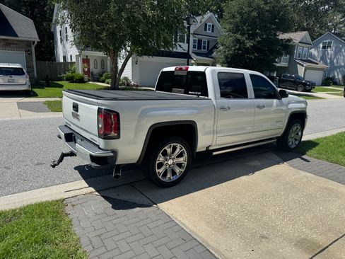 Used 2018 GMC Sierra 1500 Denali w/ Denali Ultimate Package AWD/4WD image 8