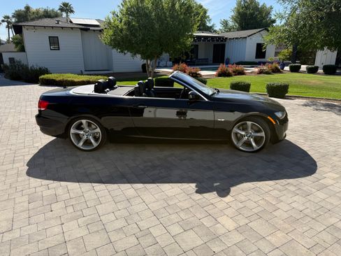 Used 2010 BMW 335i Convertible image 5