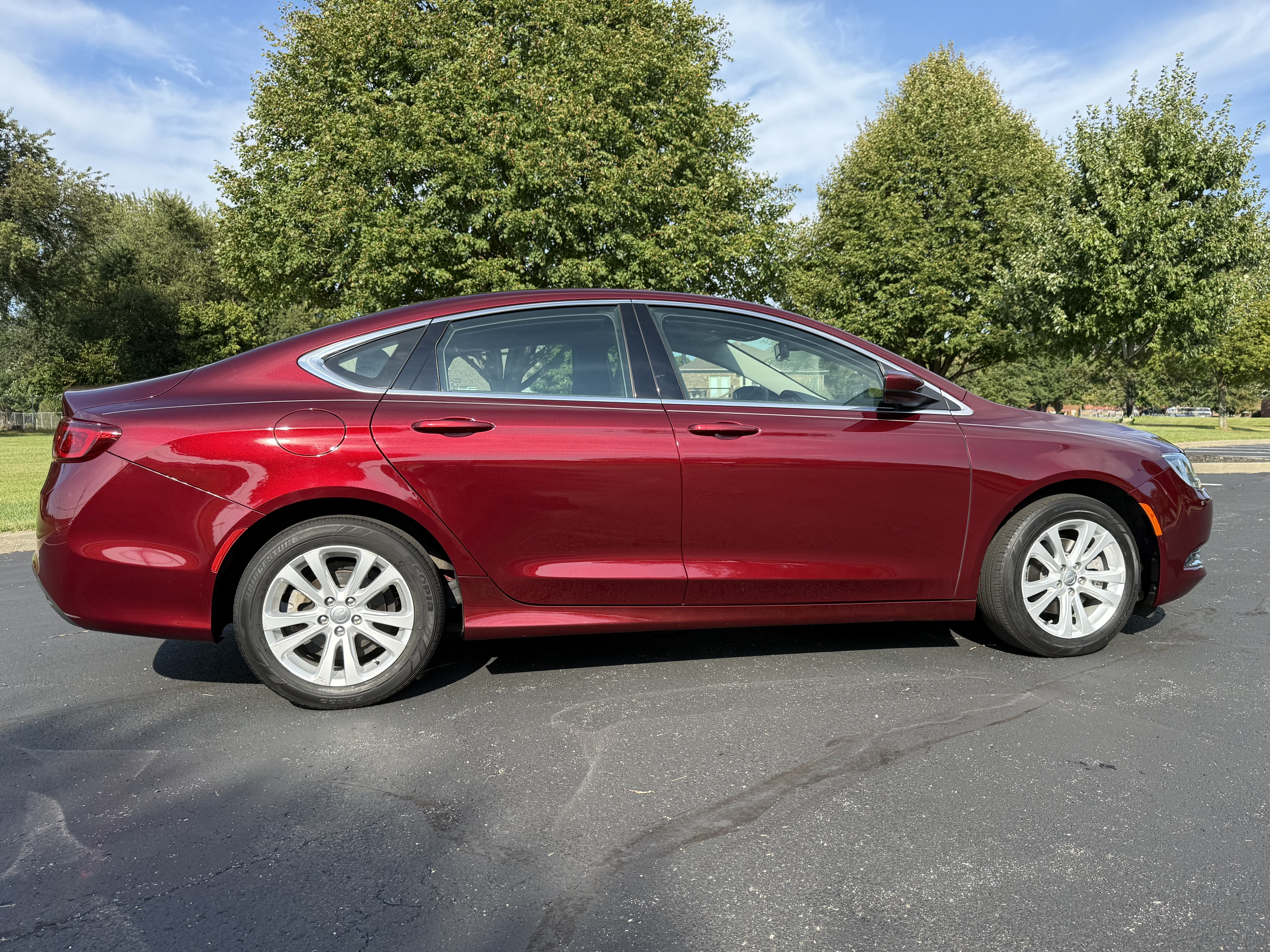 Used 2015 Chrysler 200 Limited FWD image 1