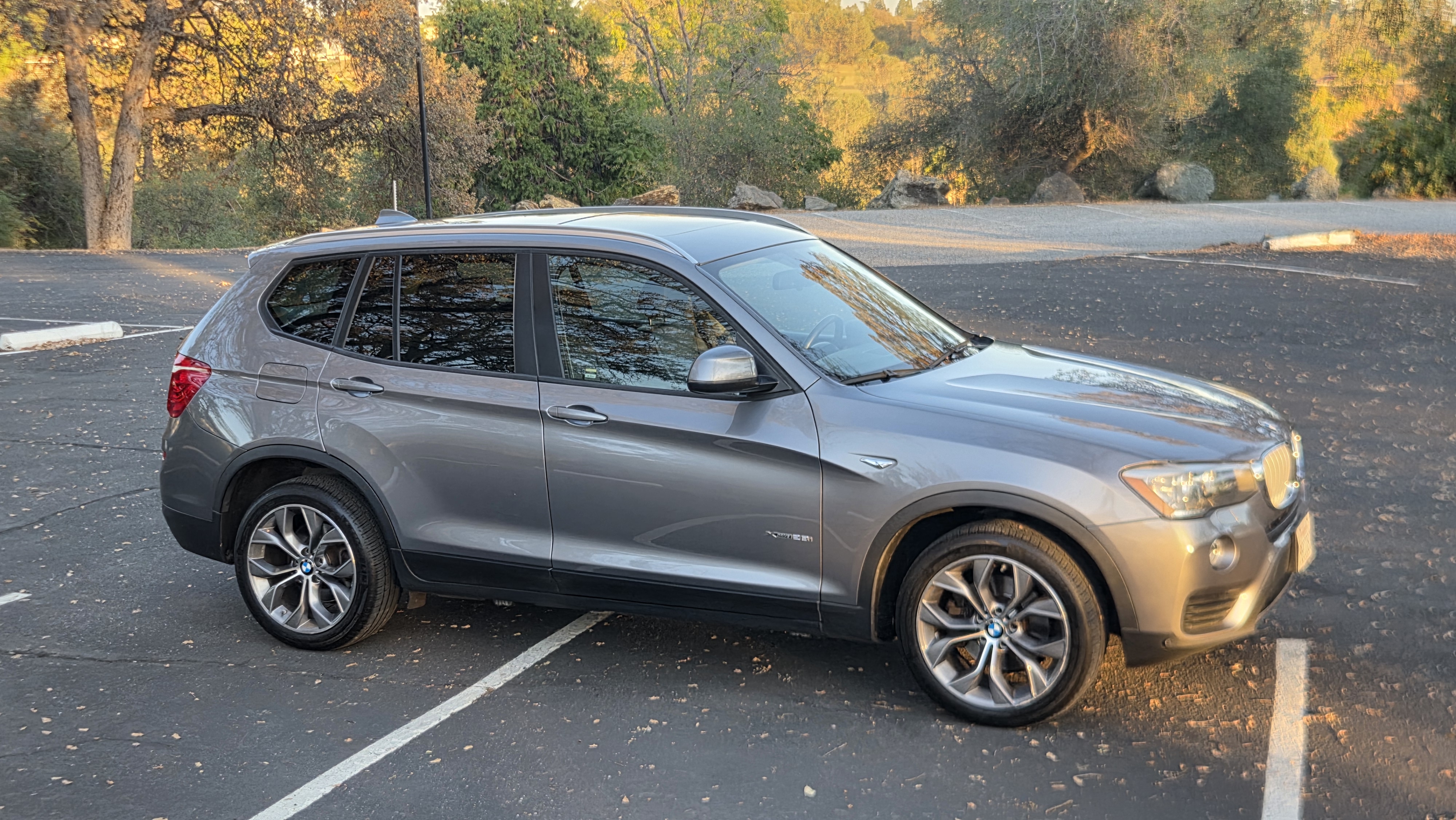 Used 2016 BMW X3 xDrive28i AWD/4WD image 1