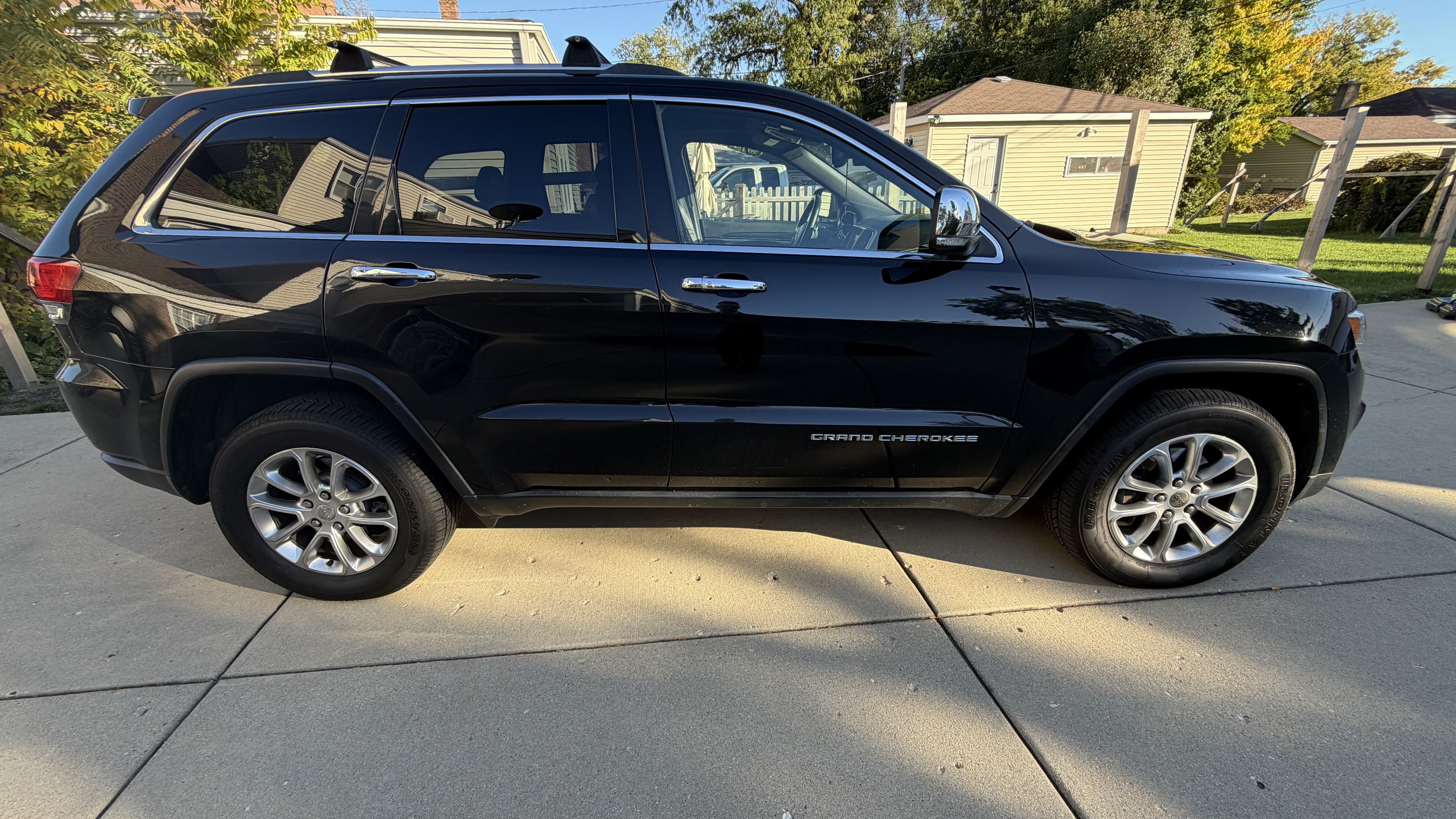 Used 2014 Jeep Grand Cherokee Limited AWD/4WD image 2