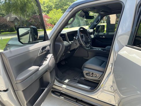 Used 2026 Lexus GX 550 AWD/4WD image 11