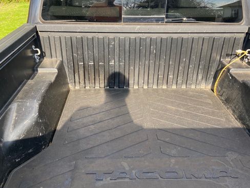 Used 2020 Toyota Tacoma SR5 image 6