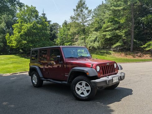 Used 2010 Jeep Wrangler Unlimited Sport AWD/4WD image 16