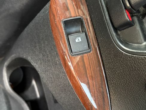 Used 2016 Toyota Sienna Limited Premium image 15