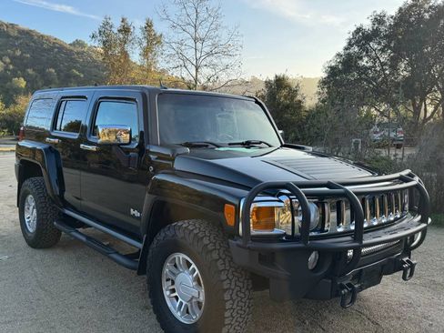 Used 2006 HUMMER H3 image 2