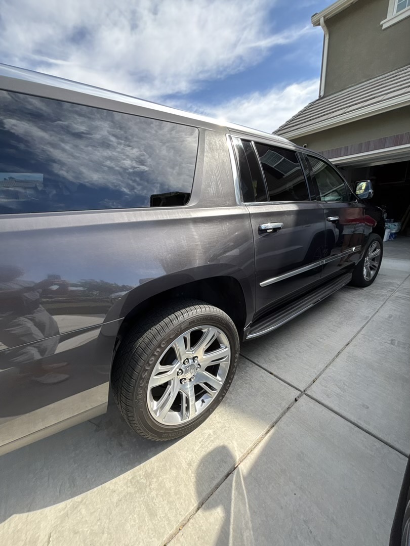 Used 2017 Cadillac Escalade ESV Luxury AWD/4WD image 18