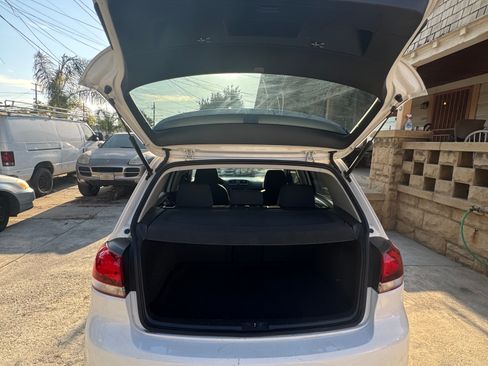 Used 2014 Volkswagen Golf 4-Door image 2