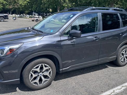 Used 2019 Subaru Forester Premium AWD/4WD image 4