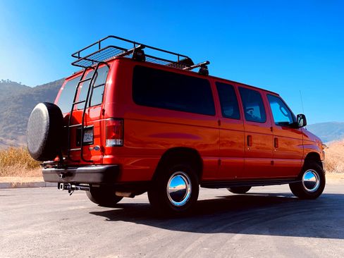 Used 2011 Ford E-150 and Econoline 150 Wagon RWD image 12