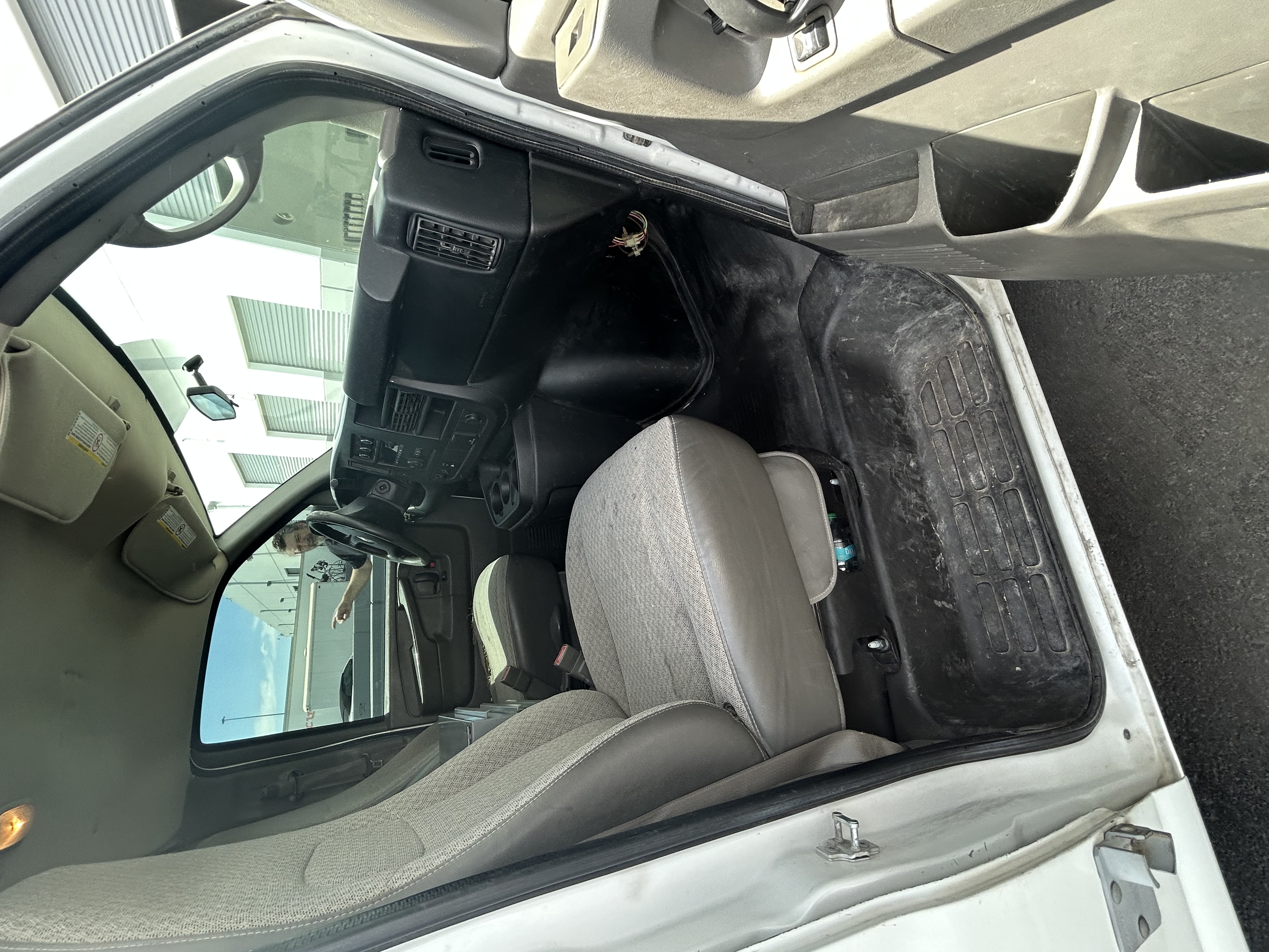 Used 2015 Chevrolet Express 2500 RWD image 11