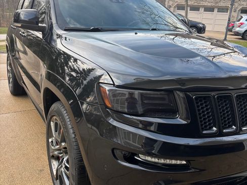 Used 2016 Jeep Grand Cherokee SRT image 8