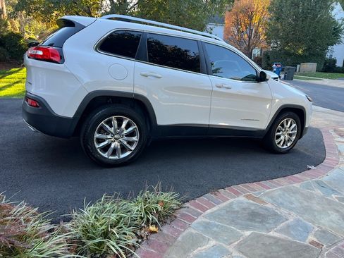 Used 2016 Jeep Cherokee Limited image 5