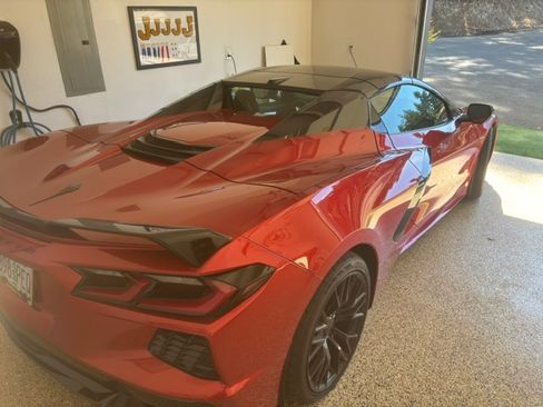 Used 2023 Chevrolet Corvette Stingray Premium Conv w/ Z51 Performance Package RWD image 9