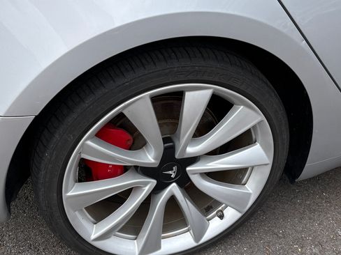 Used 2018 Tesla Model 3 Performance image 5