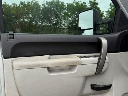 Used 2011 Chevrolet Silverado 2500 LT AWD/4WD image 6