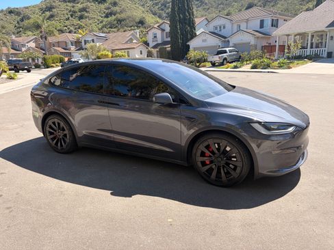 Used 2023 Tesla Model X Plaid image 4