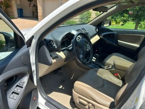 Used 2011 Toyota RAV4 Limited w/ Limited Extra Value Pkg FWD image 8