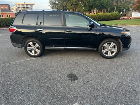 Used 2012 Toyota Highlander Limited w/ Tow Pkg AWD/4WD image 4