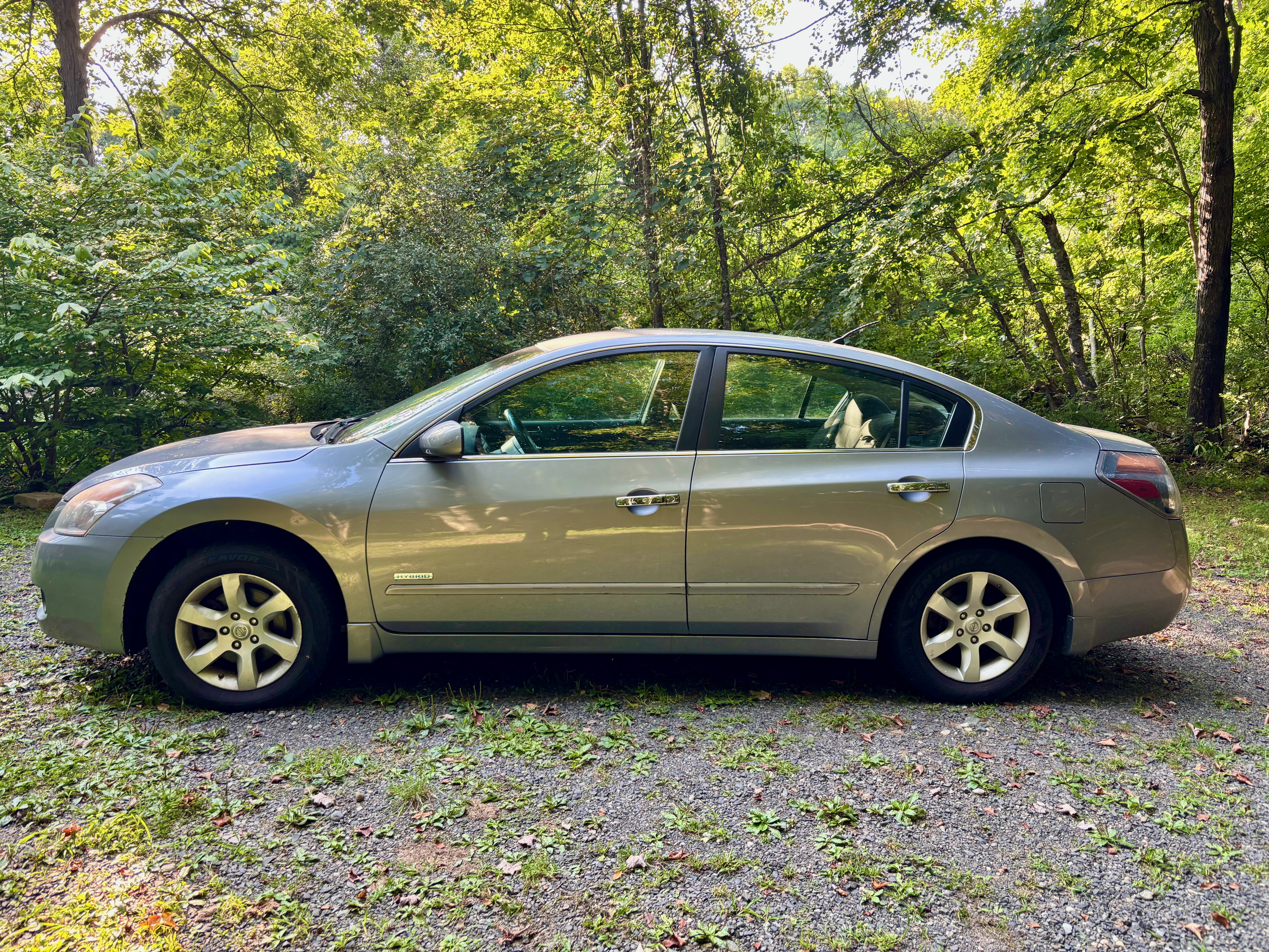 Used 2009 Nissan Altima Hybrid Sedan FWD image 1