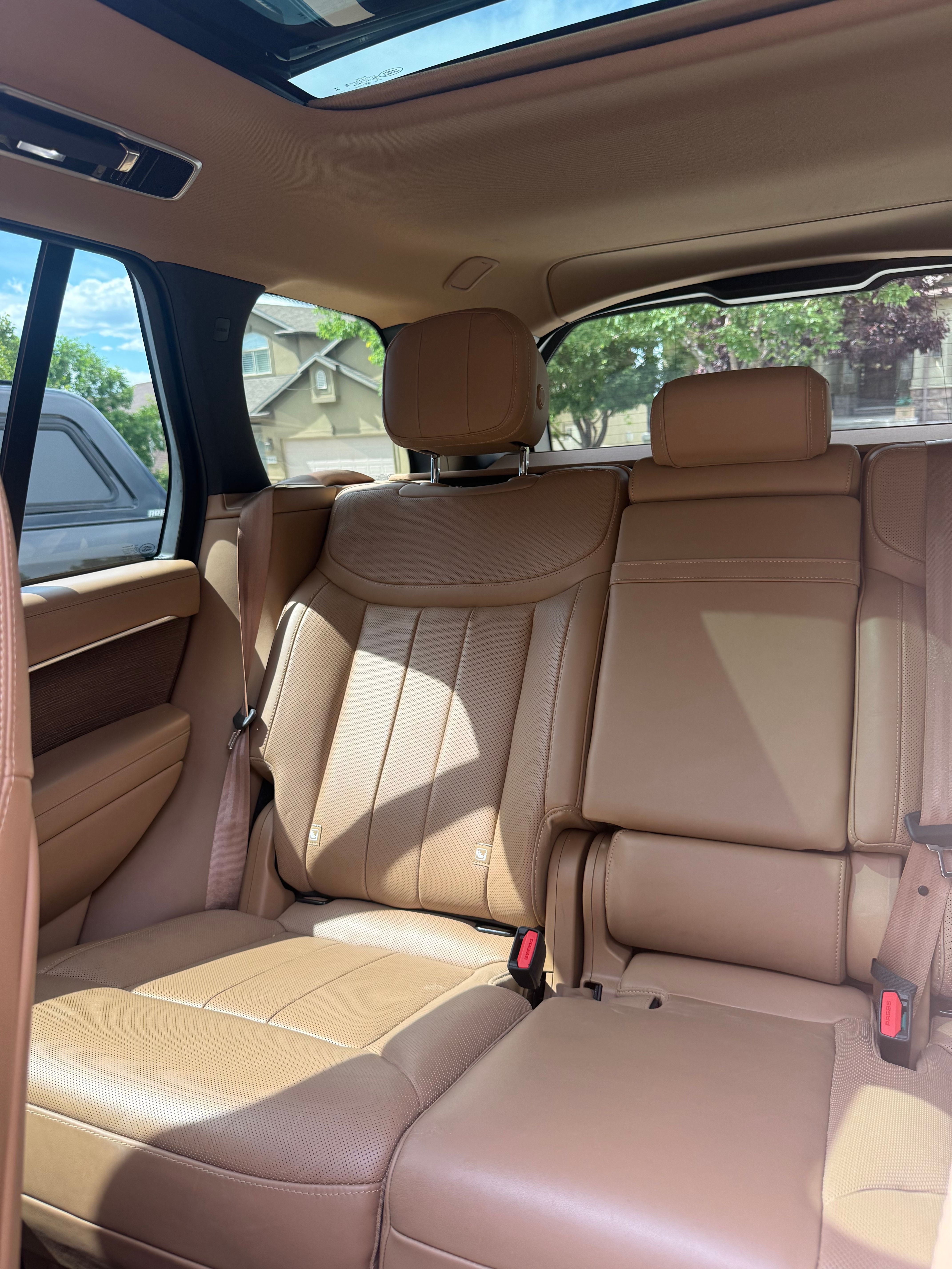 Used 2024 Land Rover Range Rover SE AWD/4WD image 18