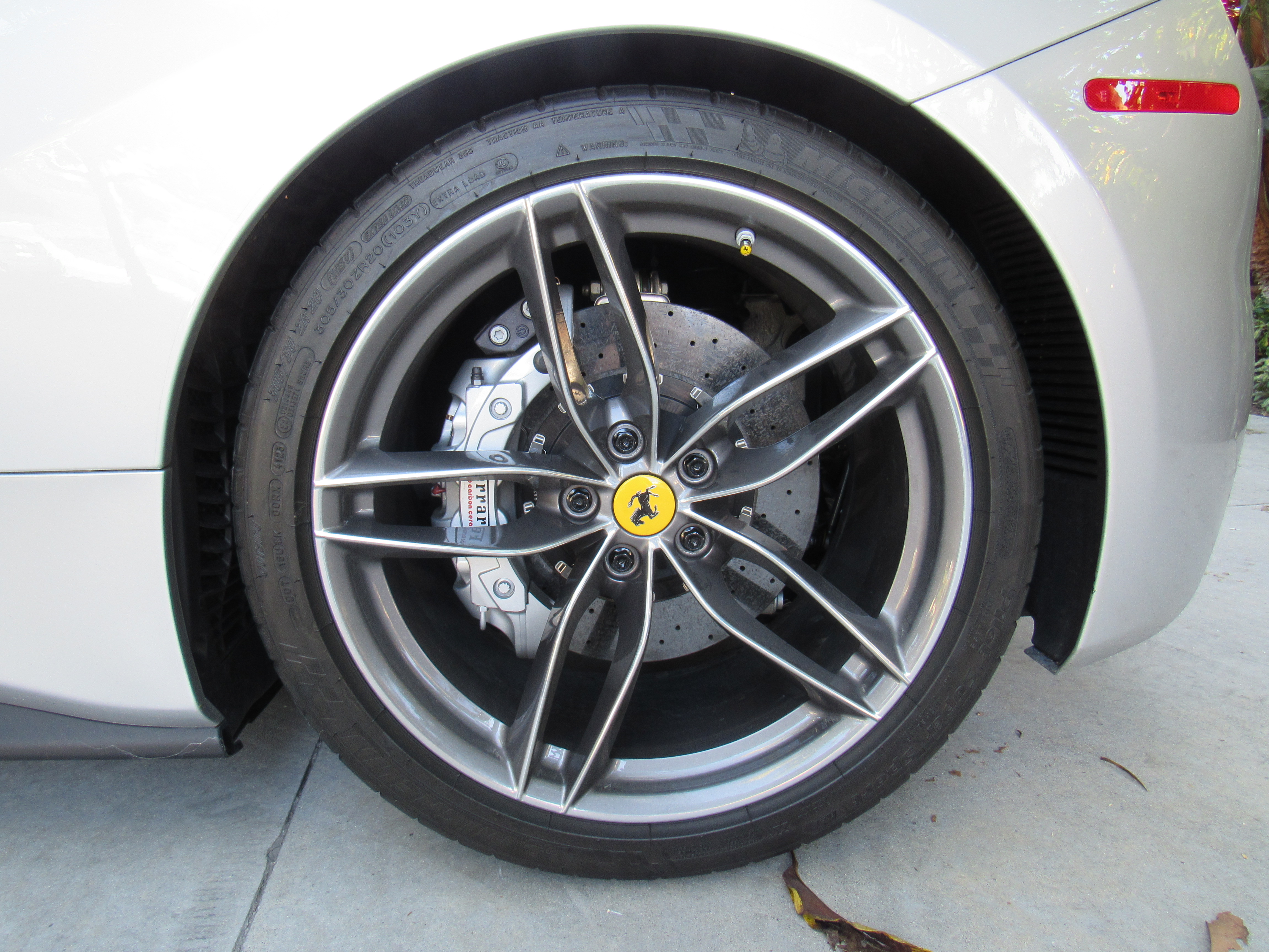 Used 2018 Ferrari 488 Spider RWD image 13
