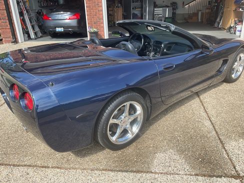 Used 2001 Chevrolet Corvette Convertible w/ Preferred Equipment Group1 RWD image 5