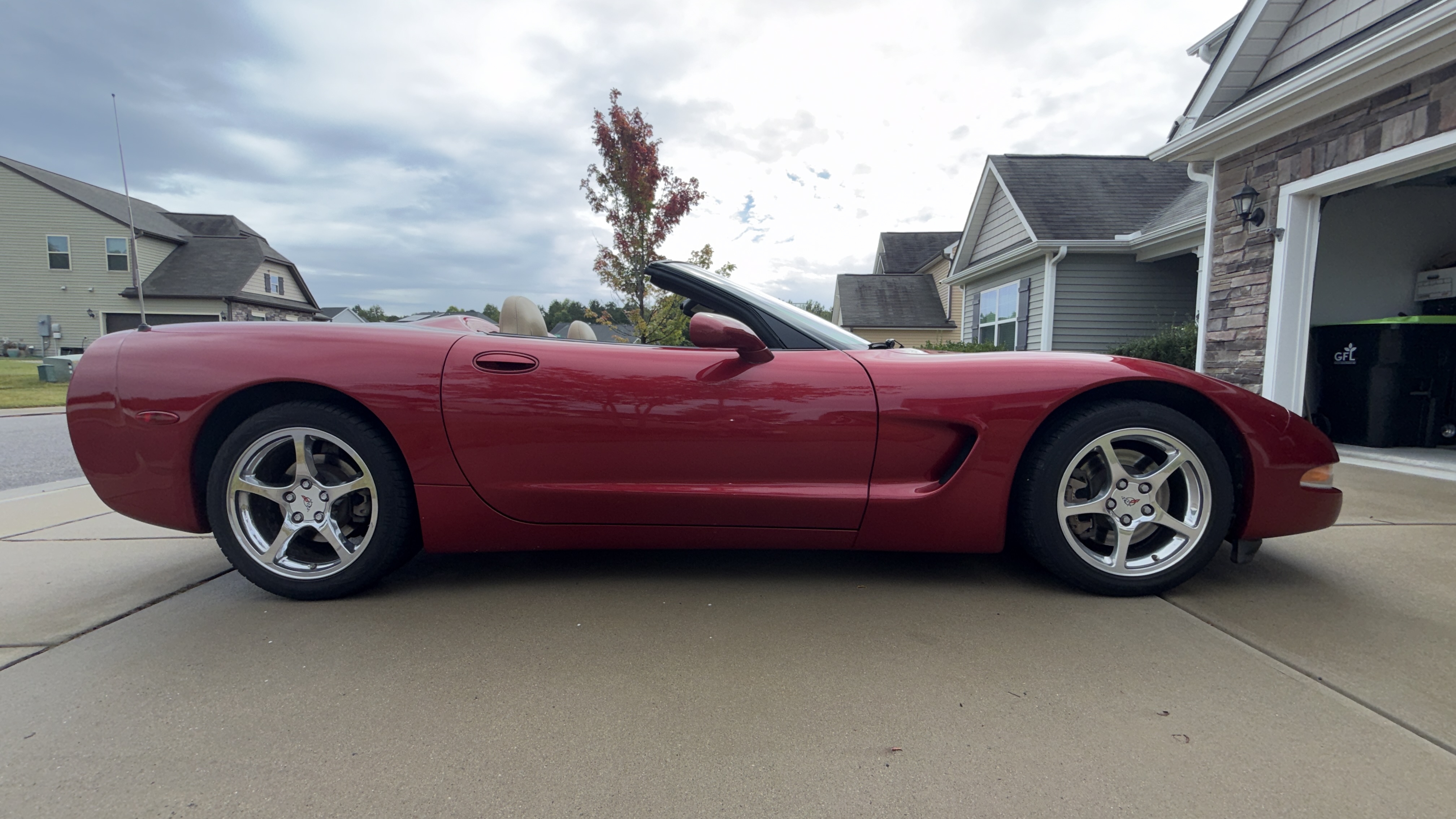 Used 2002 Chevrolet Corvette Convertible w/ Preferred Equipment Group2 RWD image 2