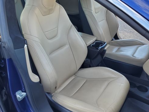 Used 2015 Tesla Model S 70 image 19