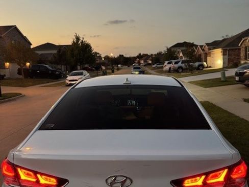 Used 2018 Hyundai Sonata Limited w/ Cargo Package image 12