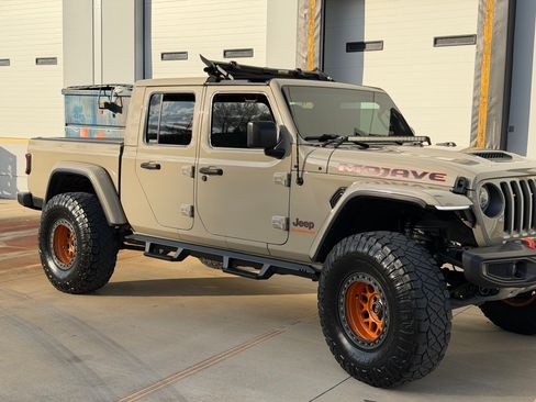 Used 2020 Jeep Gladiator Mojave image 1