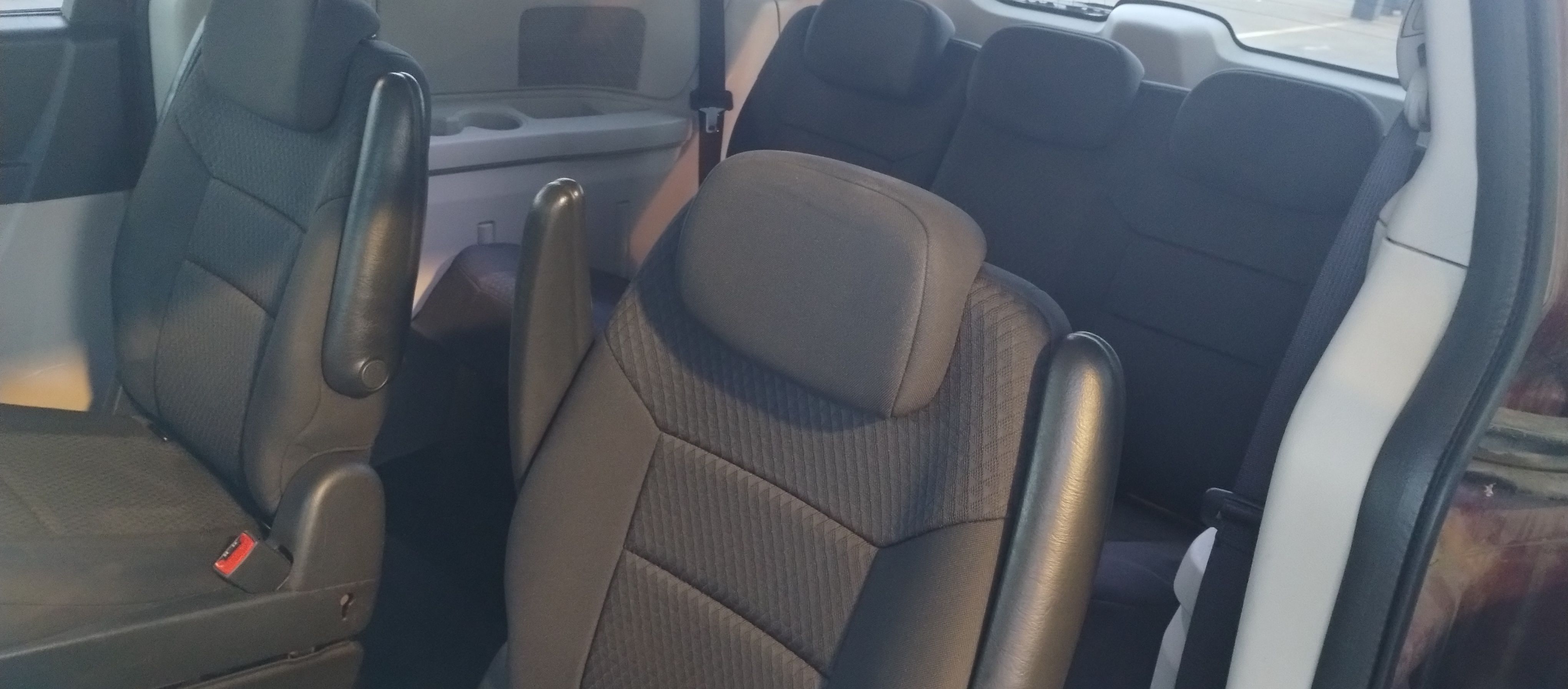 Used 2010 Dodge Grand Caravan Crew FWD image 22