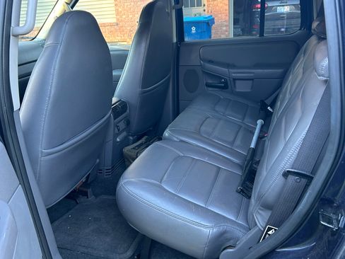 Used 2002 Ford Explorer XLT image 4