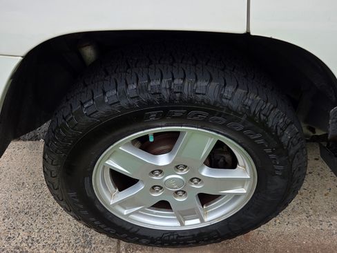 Used 2007 Jeep Grand Cherokee Laredo AWD/4WD image 11