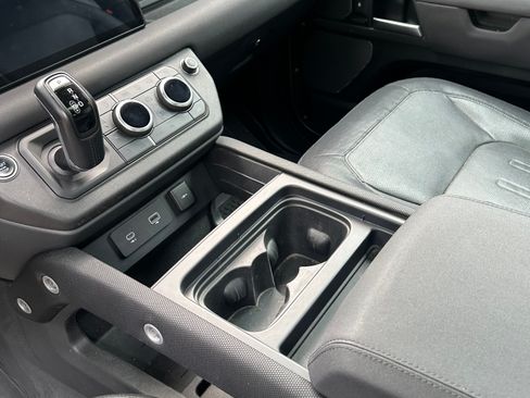 Used 2022 Land Rover Defender 90 X-Dynamic SE image 12