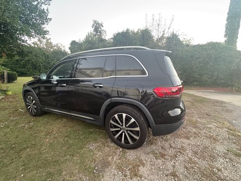 Used 2021 Mercedes-Benz GLB 250 4MATIC image 2