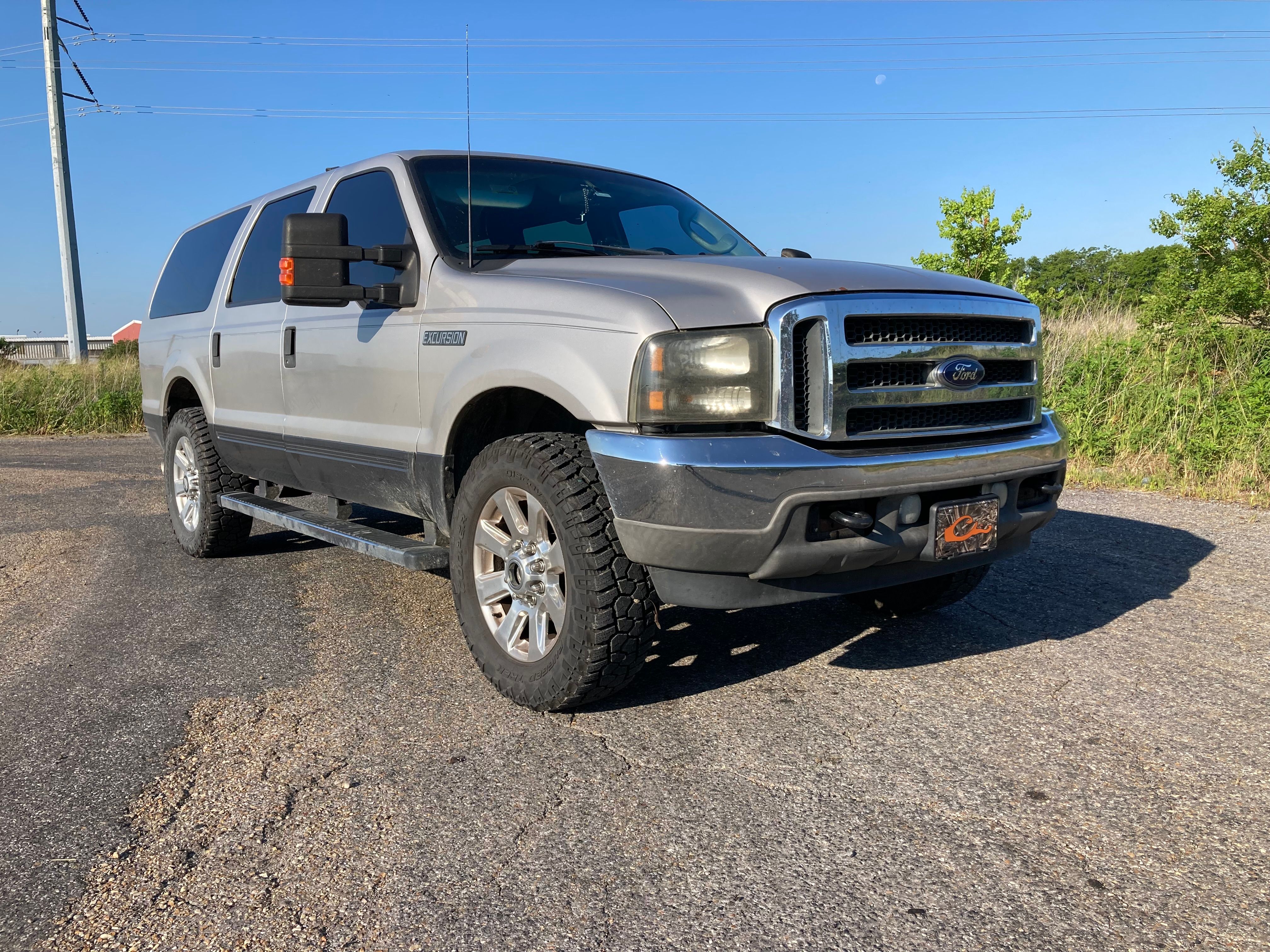 Used 2003 Ford Excursion XLT AWD/4WD image 1
