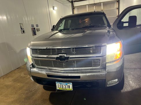 Used 2008 Chevrolet Silverado 2500 LT w/ 1LT Convenience Package image 9