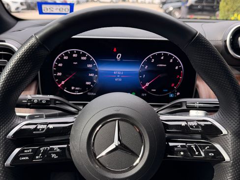 Used 2024 Mercedes-Benz GLC 300 4MATIC image 6