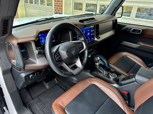 Used 2023 Ford Bronco Outer Banks image 8