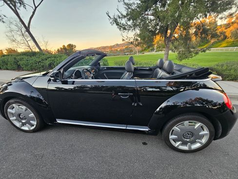 Used 2013 Volkswagen Beetle 2.5 image 1