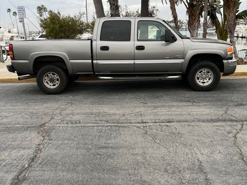 Used 2006 GMC Sierra 2500 SLT w/ Heavy-Duty Power Package image 4