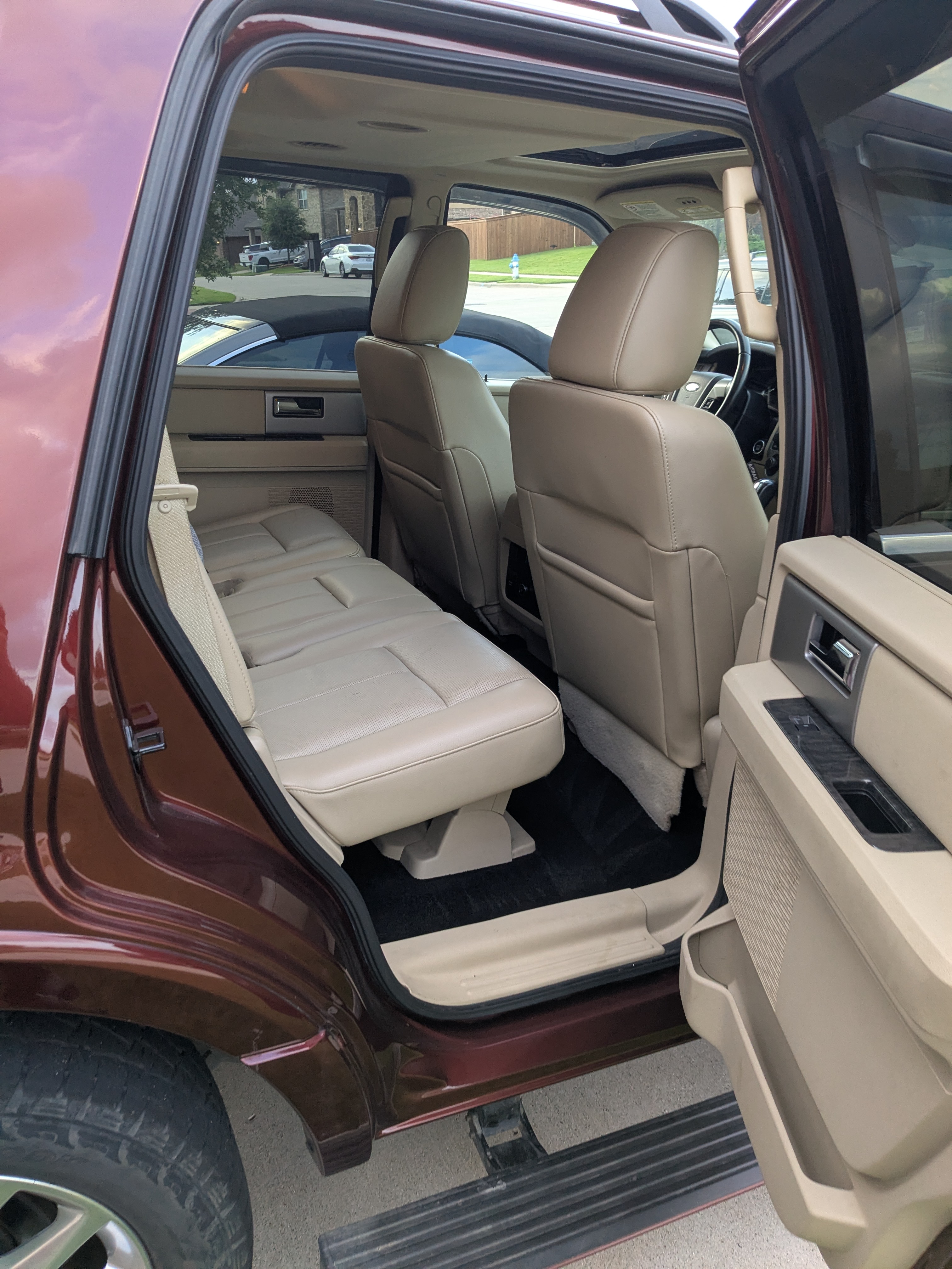 Used 2016 Ford Expedition Limited w/ Equipment Group 301A AWD/4WD image 2