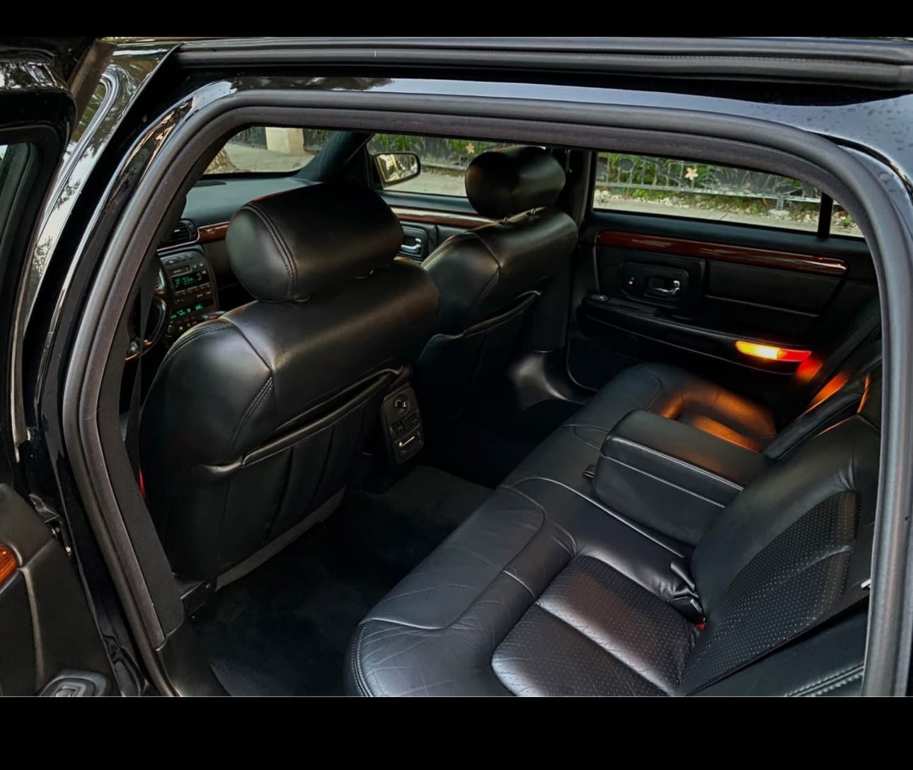 Used 1997 Cadillac De Ville Concours w/ Safety/Security Pkg FWD image 6