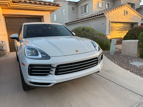 Used 2022 Porsche Cayenne AWD/4WD image 9