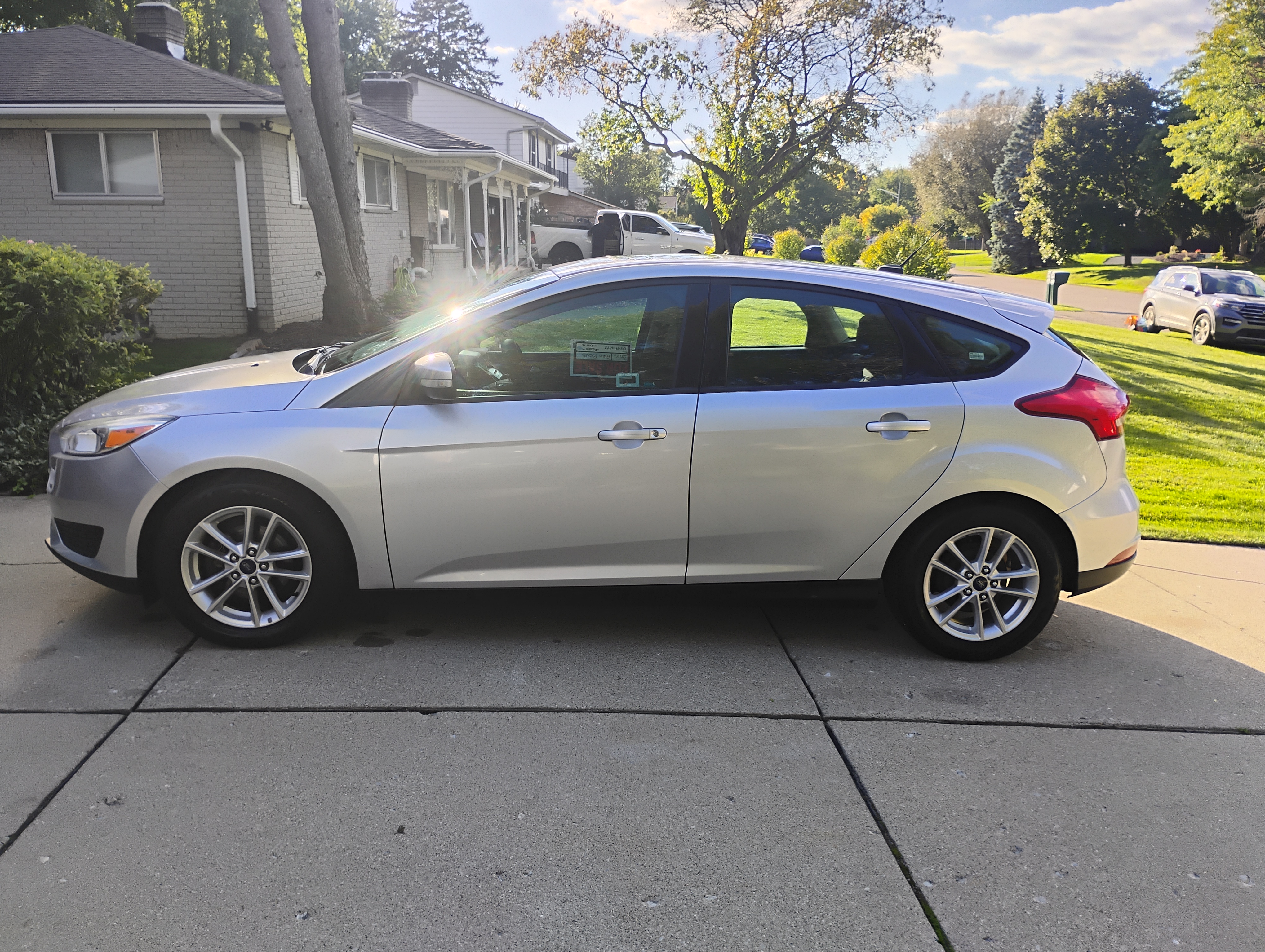 Used 2016 Ford Focus SE FWD image 1